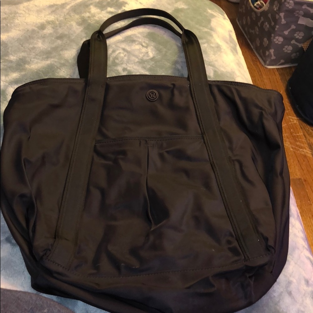 Lululemon black tote